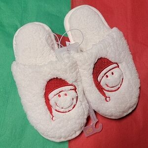 Wondershop Kid’s Off White Santa Smiley Slippers NWT Children’s Size 2-3 Plush